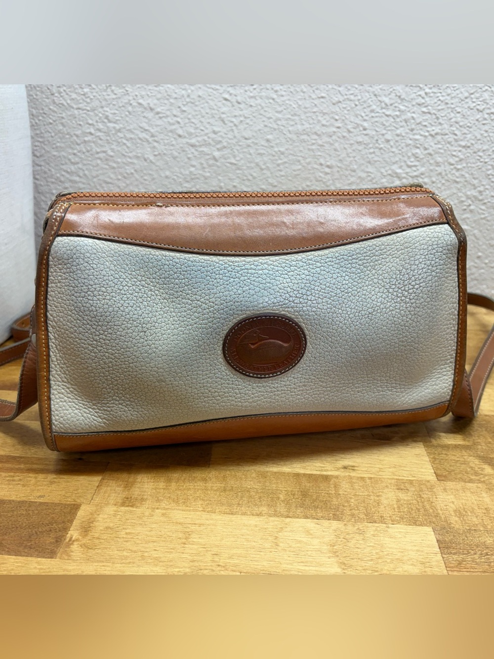 Vintage Dooney & Bourke AWL Crossbody Bag Taupe Tan Leather USA Satchel - Picture 2 of 13